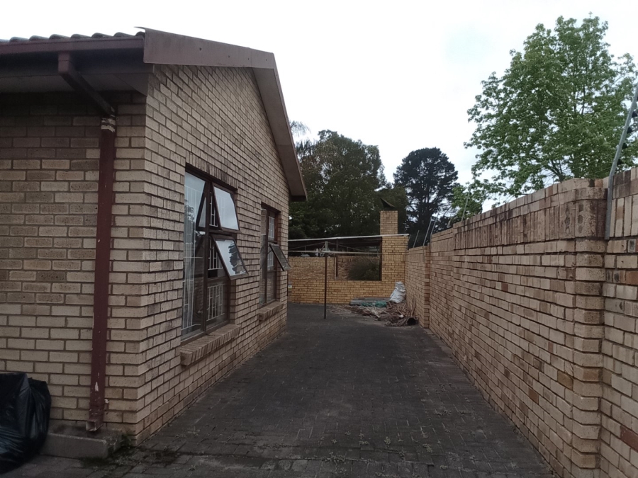To Let 3 Bedroom Property for Rent in Loerie Park Western Cape